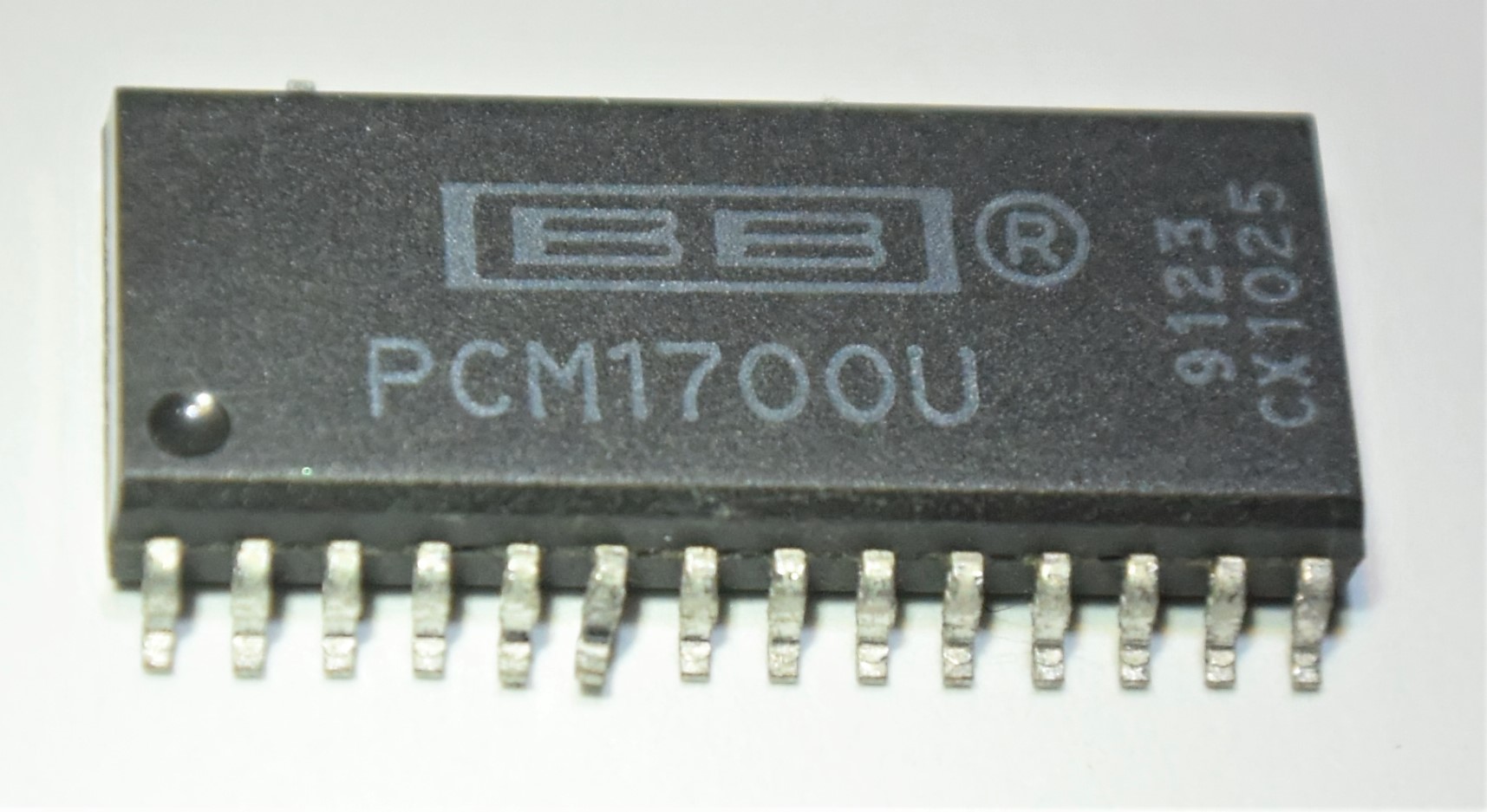 PCM1700U　Dual 18-Bit Monolithic Audio　DIGITAL-TO-ANALOG CONVERTER