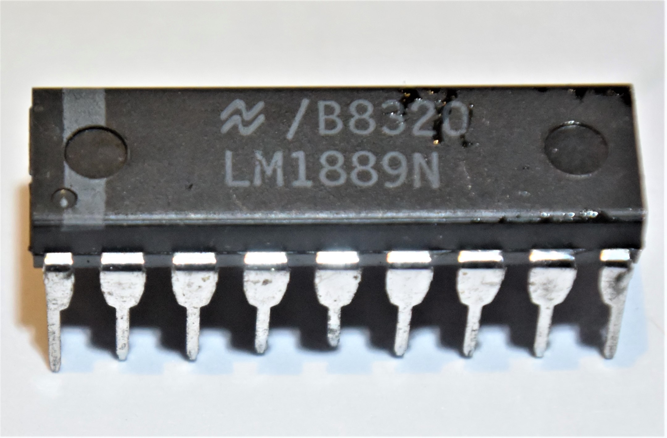 LM1889N　IC Tv Video Modulator 18-DIP