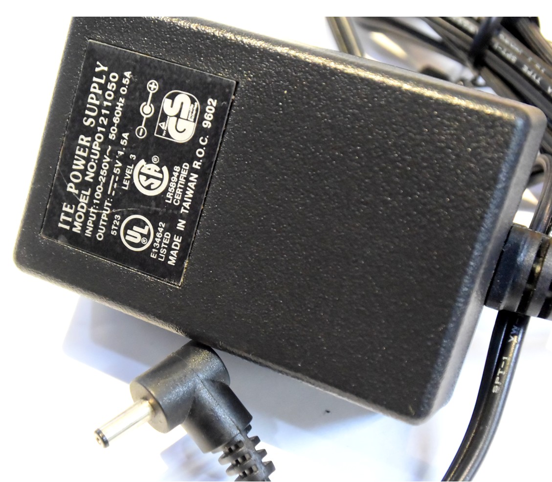 AC-adapter    UP01211050        IN:100V-250V      OUT:+5V/1.5A